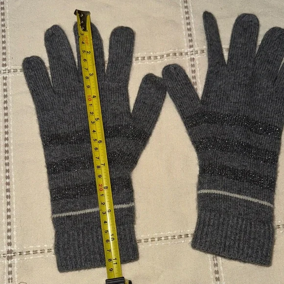 Burberry Charcoal and Light Gray Patterned Gloves - Picture 4 of 4
